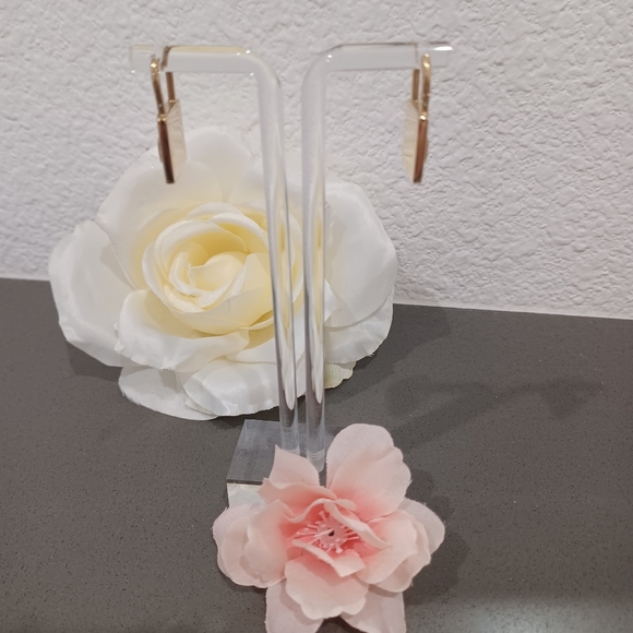 AMOUR Inscription • Gold Stainless Steel • Padlock-Style Thin Earrings - Picture 5 of 8